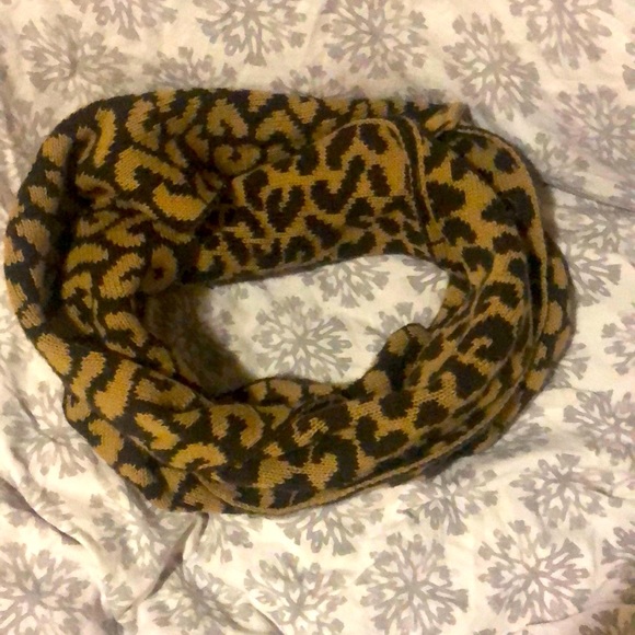 ✨Cheetah Infinity Scarf - Picture 3 of 3